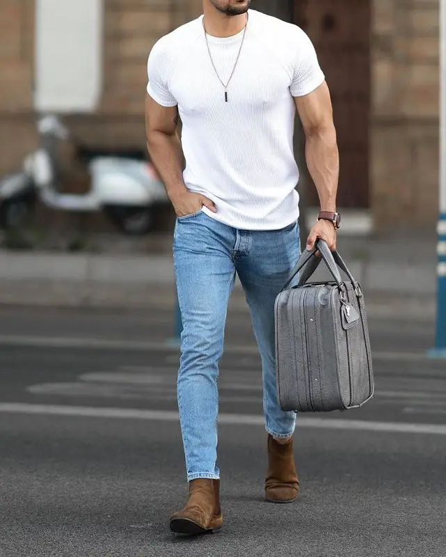 Half sleeve's round neck T shirt and jeans.