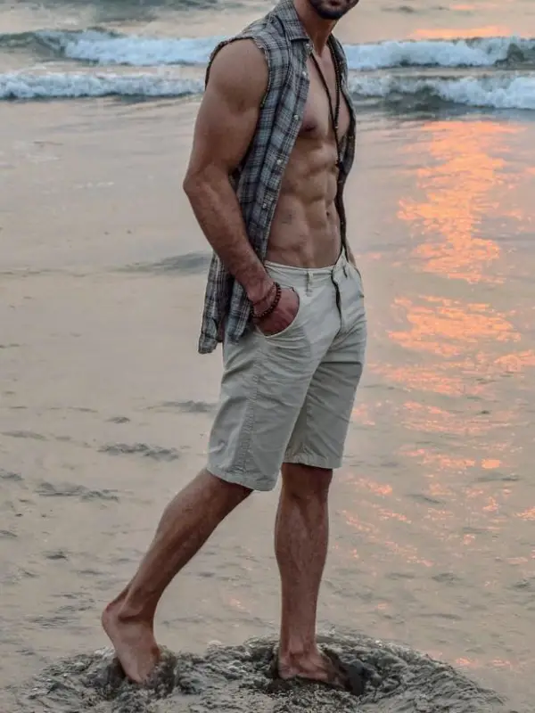 Men's outfit in sleeveless short and shorts.