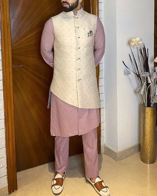 A man in kurta-pyjama, slip-on and sleeveless Nehru jacket.