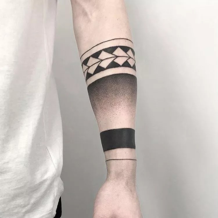Big, dense Armband Tattoo Design Ideas