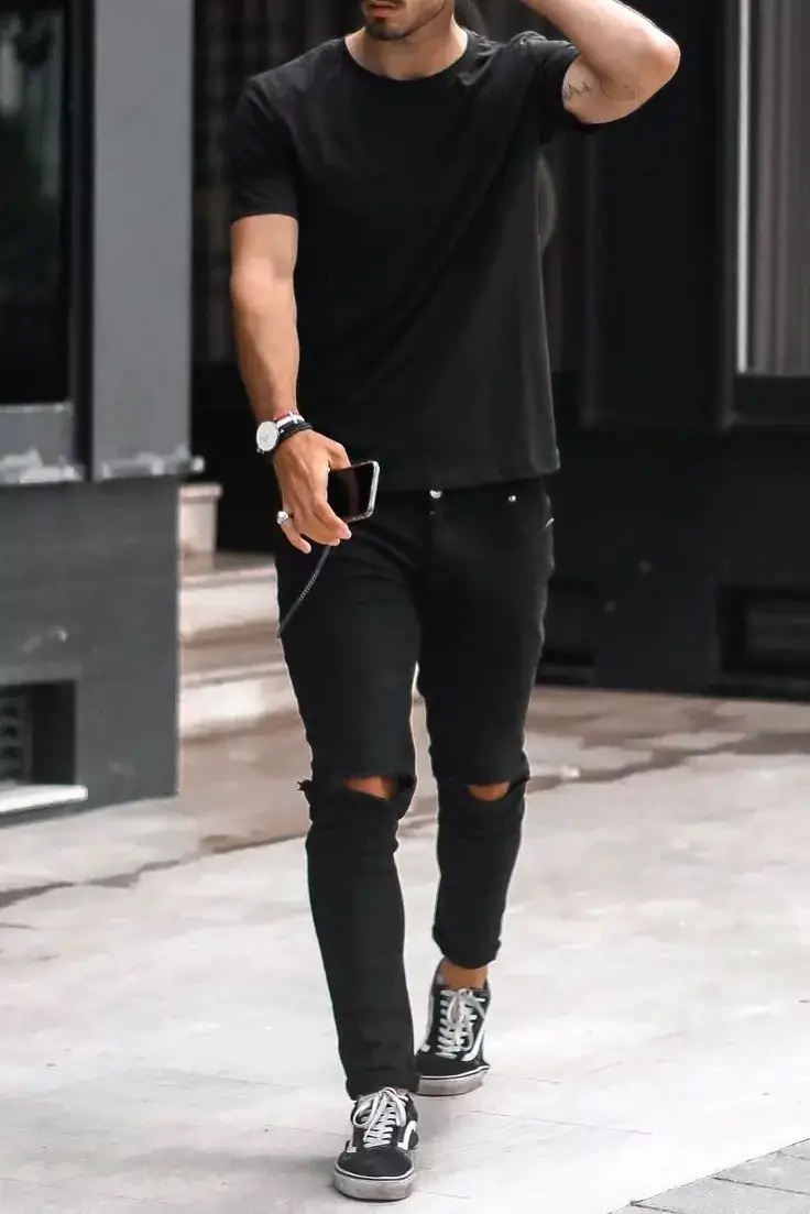 Black Half sleeves t-shirts and black jeans