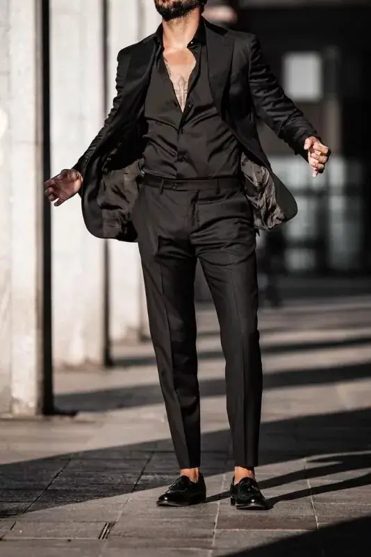 Black suit and black shirt men's outfit combination.