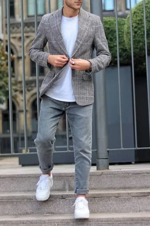 Blazer with jeans and sneakers outfit, men.