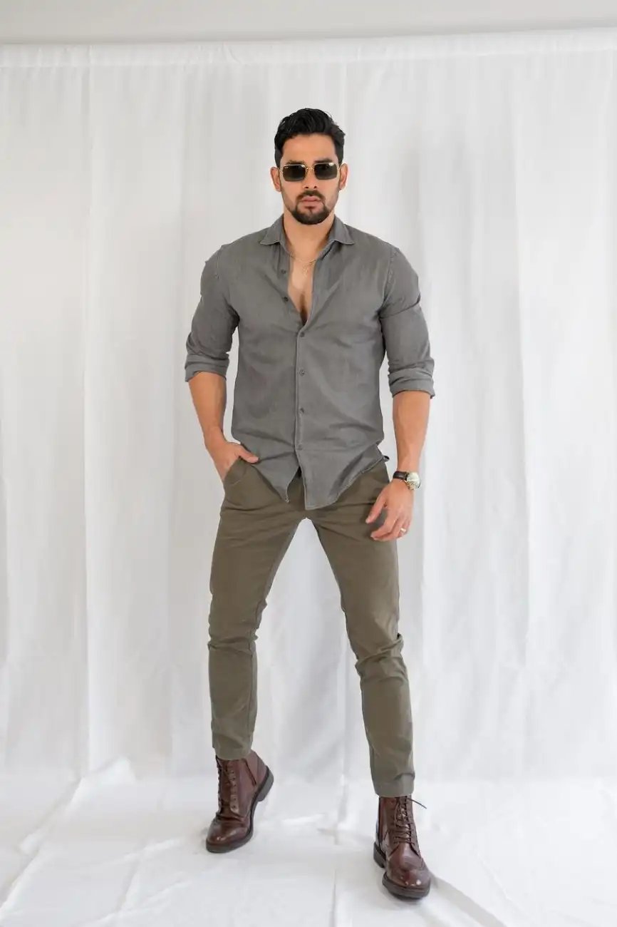 What colour pants go with a grey shirt? - Quora